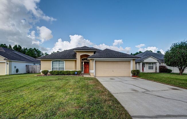 Freshly Updated 3 bedroom / 2 bath Gem with Pond Views, Luxe Flooring & Sleek Finishes in Spencer's Plantation!!!