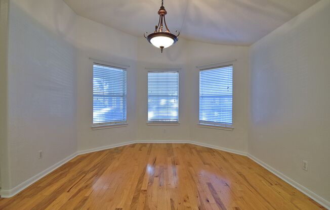 Gorgeous 4 Bed House in Charming Georgetown Village