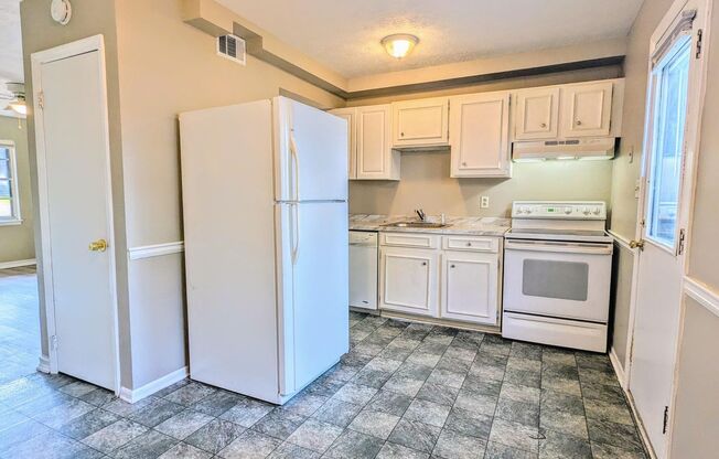 Awesome location! 2/1 Condo near Riverside in Gainesville