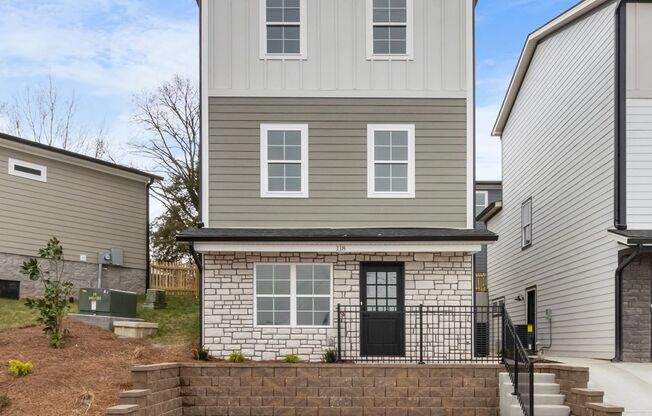 Brand New Luxury Home close to Downtown and the River Walk!