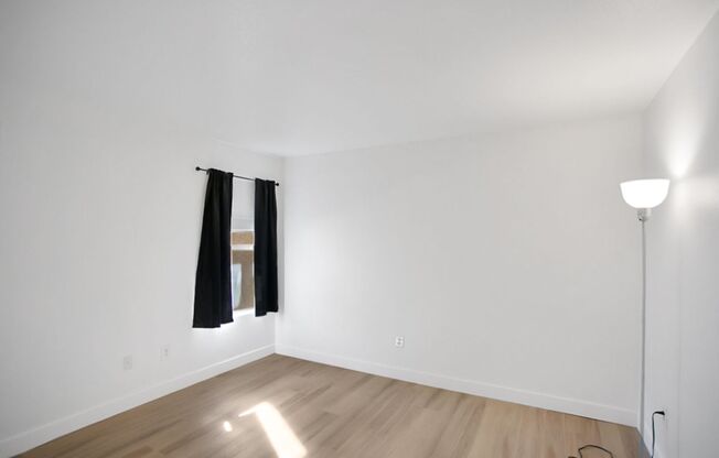 3 beds, 2 baths, $1,570, Unit # 2084