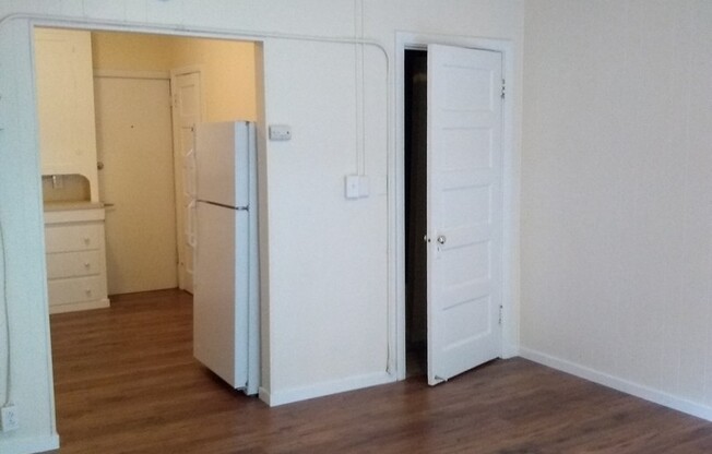 Studio, 1 bath, 359 sqft, $1,350, Unit 406