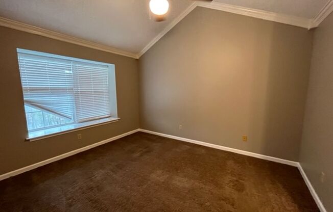 Renovated 2 bedroom 1.5 Bath Apartment for Rent!