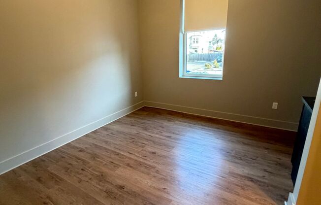 Studio, 1 bath, 350 sqft, $1,400, Unit 111