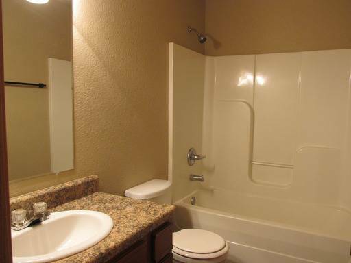 2 beds, 1 bath, $775