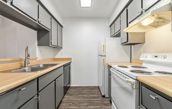 1 bed, 1 bath, 680 sqft, $1,095, Unit 220
