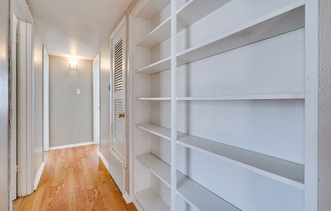 2 beds, 1 bath, 750 sqft, $875, Unit K713 - 307 - 205