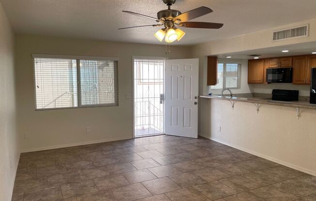 1 bed, 1 bath, 756 sqft, $1,100, Unit #4