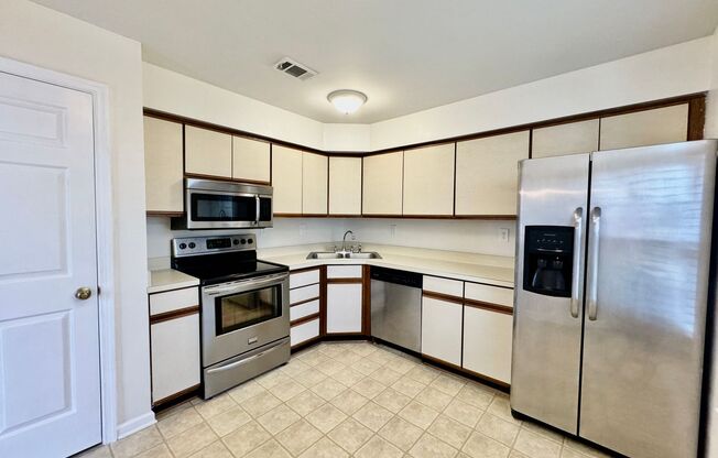 2 beds, 2 baths, $1,600