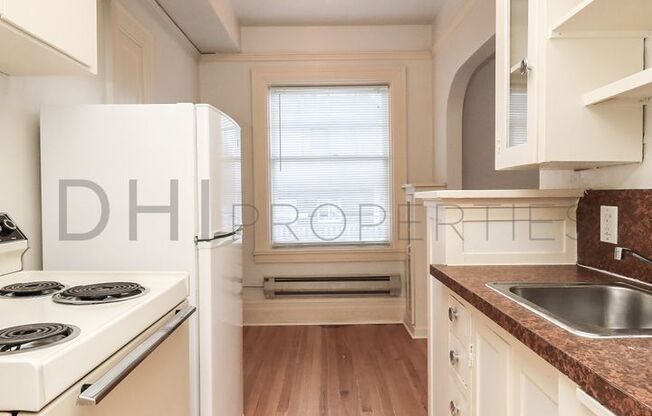 1 bed, 1 bath, 400 sqft, $900, Unit 105