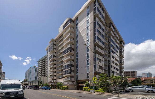 $3,200 / 2BR - 1015ft2 - 2 BR /1.5 BA/1 PKG