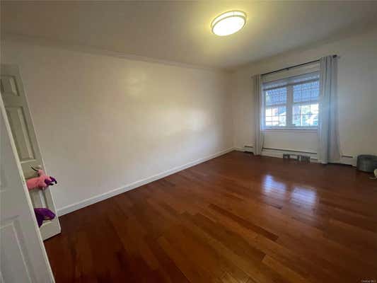 3 beds, 1 bath, 1,000 sqft, $2,800