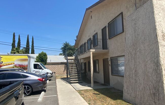 Apt 1025 &amp; 1027 E Deodar St