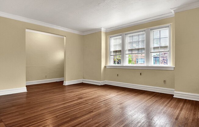 (858) 7225 Tulane Ave