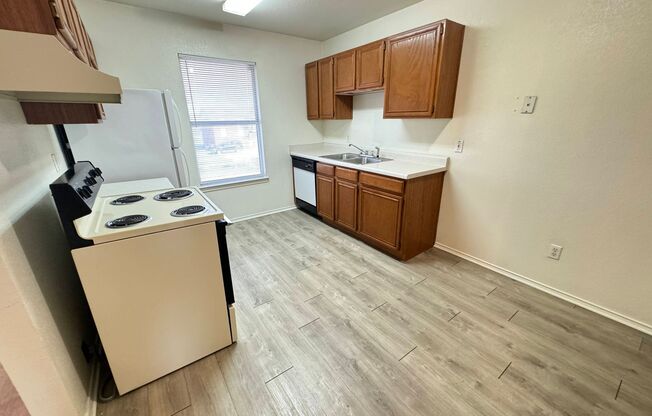 2 beds, 1 bath, 795 sqft, $695, Unit Unit C