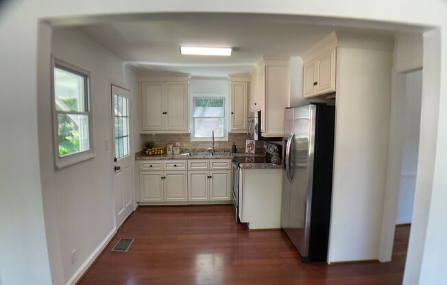 Adorable Bungalow Next to Downtown Raleigh!