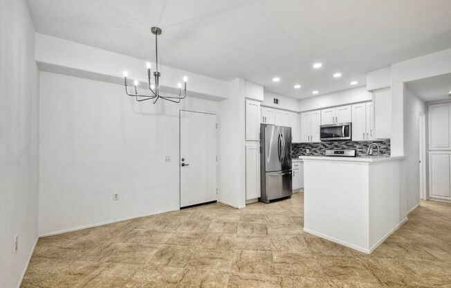 Newly Remodeled - Stunning 2 Bedroom, 2 Bath Single Level Unit In Palermo