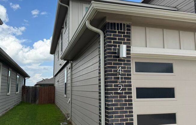 Ready for move-in! Spacious 4-bedroom, 3-bath home in San Marcos features an open floor plan, modern kitchen with quartz countertops.