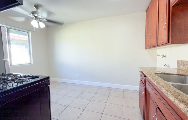 Oaks Ave Apartments (829-831)