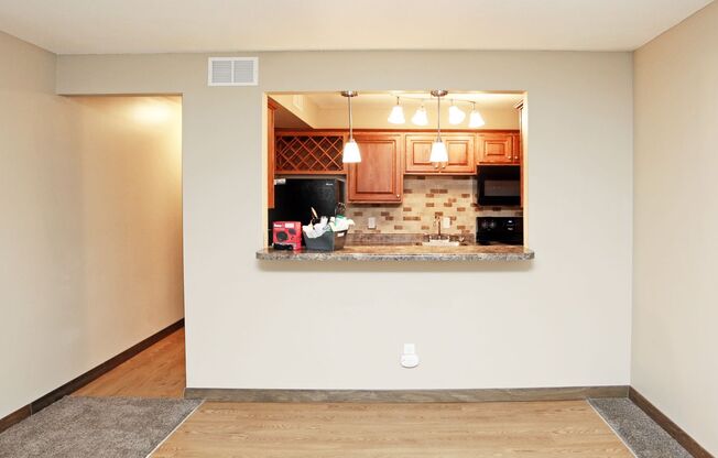 1 bed, 1 bath, 625 sqft, $865, Unit 4212 Wyndsor Terrace Building 2 #13