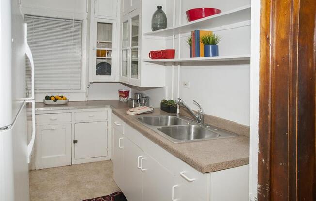 Breton Apartments in Minneapolis, MN Kitchen