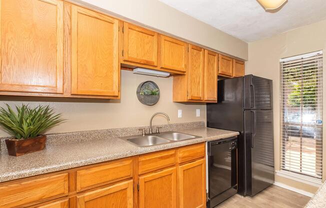 2 beds, 2 baths, 975 sqft, $1,330