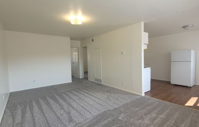 2 beds, 1 bath, 675 sqft, $708, Unit 430 Winfield-Unit 03