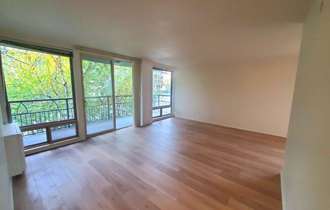 Spacious 1 bed/1bath.  Heat included in rent!  Off Street parking included.