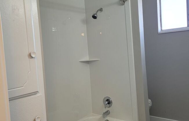 2 beds, 1 bath, 800 sqft, $1,395, Unit #16