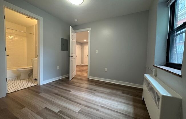 1 bed, 1 bath, 450 sqft, $1,399, Unit 5326 Fifth Ave. #19
