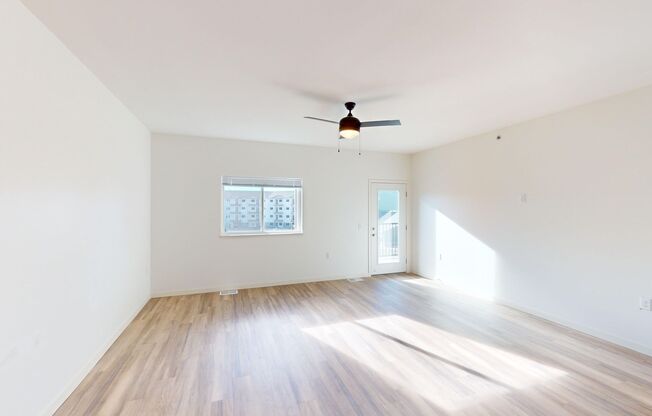 1 bed, 1 bath, 1,003 sqft, $1,295, Unit 7950-1313