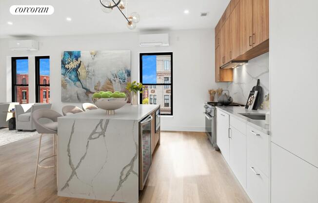 101 W 72 ST