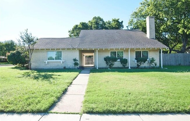 1704 BLAKE DR