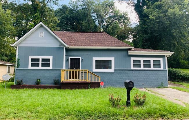 Wow! Grant Park Location! 3 bed, 2 bath, hardwood flooring, fireplace, renovated, ceiling fans, private yard, must see!