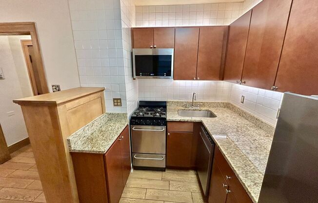 1 bed, 1 bath, 475 sqft, $2,370, Unit 233-122