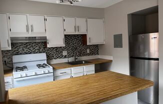 Affordable 2-Bedroom Apartment in Southwest DC – Utilities Included Option Available