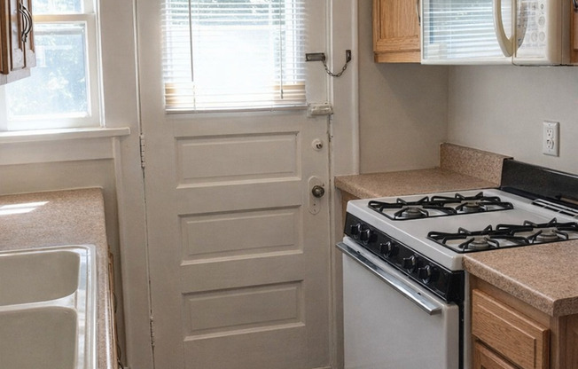 Amy Court Apartments (137 N. 33rd St.)