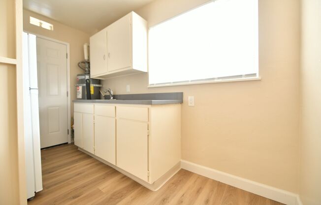 1p693 - 3053 Dohr St.