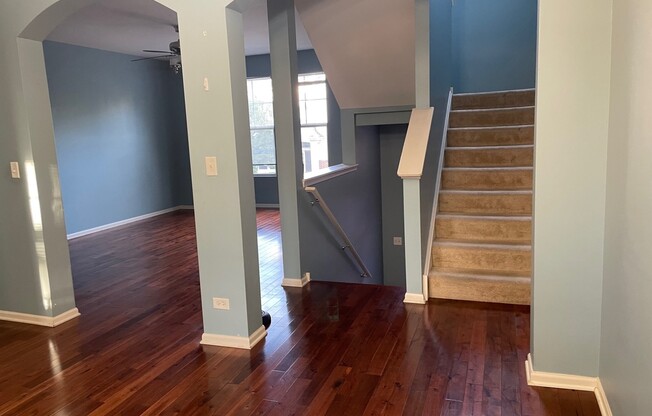 482 GROSVENOR LN