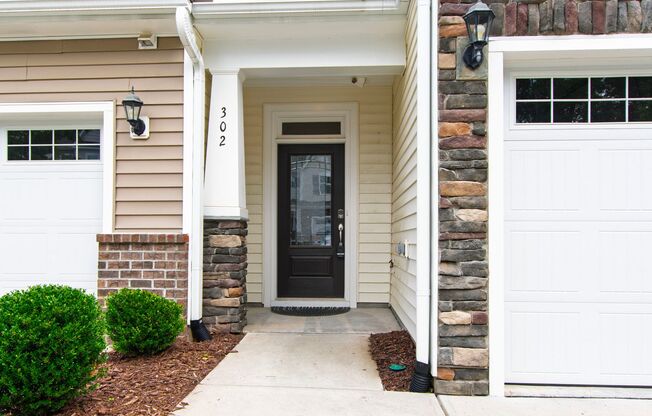 Beautifully Kept 2-Bedroom Townhome in Durham!