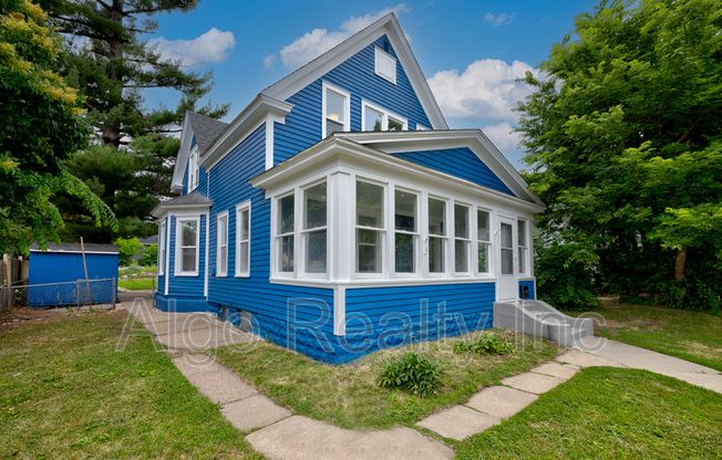 2123 N SHERIDAN AVE