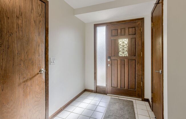 Stylishly Updated 3-Bedroom In Prime Location!!