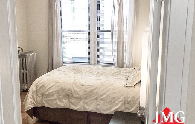 436 W Surf St 2H