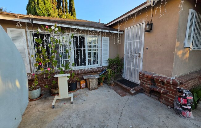 1318 W 119 ST