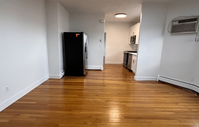 2 beds, 1 bath, 738 sqft, $3,100, Unit 5