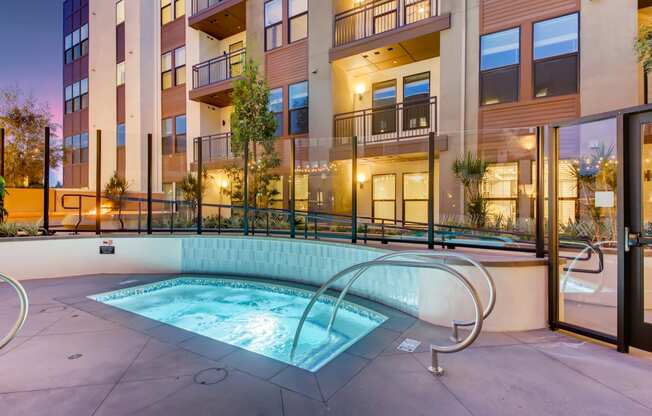 Hot Tub at The Rylan Apartments