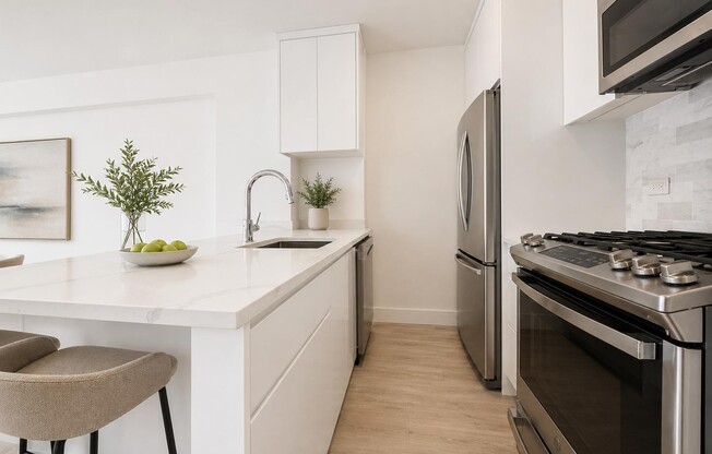 1 bed, 1 bath, 650 sqft, $5,895, Unit 31D