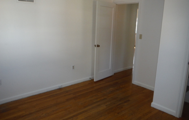 2 beds, 1 bath, $1,700, Unit 1205