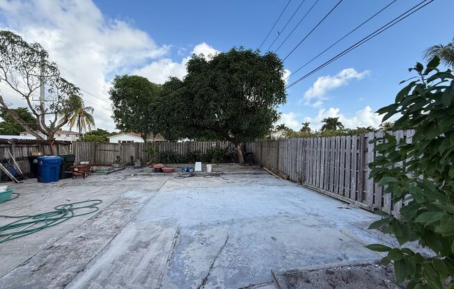 2 bedroom, 2 bath Single Family house in Fort Lauderdale close to the BEACH!