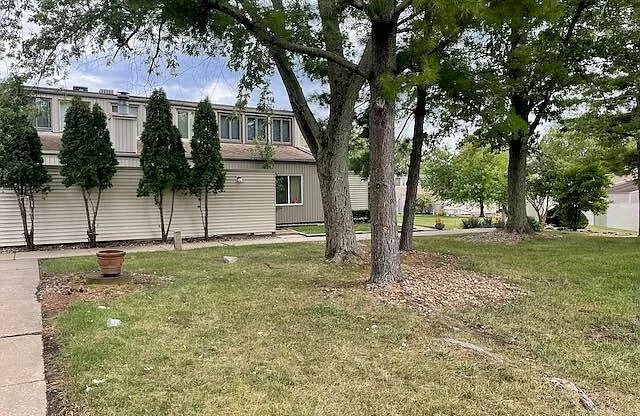 6831 N FROSTWOOD PKWY